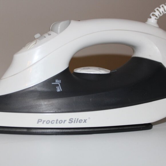 Vintage Proctor Silex 17202 1200 Watt Nonstick Soleplate Home Steam Clothes Iron - Picture 2 of 4